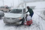 امداد رسانی به ۱۲ خودرو گرفتار شده در برف محور هراز/مسافران به اخطارهای هواشناسی توجه کنند