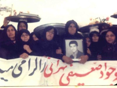 خون شهدا را حفظ کنید و همیشه در صحنه نبرد آماده باشید.