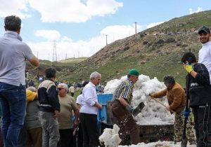 برگزاری مراسم سنتی-مذهبی برف چال در منطقه اسک وشِ لاریجان آمل