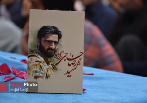 با هم متحد باشید، دین اسلام را سربلند نگه دارید.