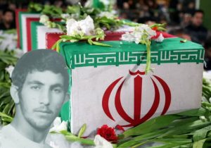 باید دست در دست هم داد تا این انقلاب همیشه سرافراز و پابرجا بماند.
