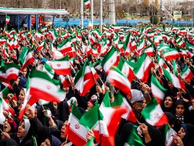 بانوان ایرانی با رسالت زینبی ایستاده‌اند