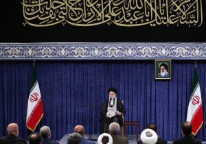 ملت با جهت‌گیری‌های گوناگون سیاسی پای ایران عزیز ایستاد