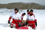 نجات دو کوهنورد زن از ارتفاعات یخ‌زده دماوند پس از چهار ساعت جست‌وجو