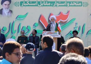 پرچم مبارزه با استکبار بر زمین نمیماند