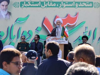 پرچم مبارزه با استکبار بر زمین نمی‌ماند