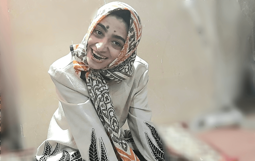 معلول مغزی که عشق و زیبایی میتراشد معلول مغزی که عشق و زیبایی میتراشد