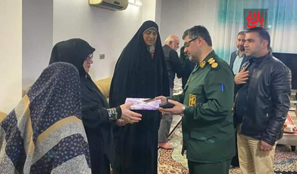 دیدار فرمانده سپاه آمل با خانواده دو شهید در روز مادر دیدار فرمانده سپاه آمل با خانواده دو شهید در روز مادر