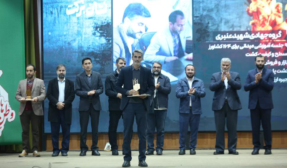 «نشان ملی برکت» به قرارگاه جهادی علمدار اهدا شد «نشان ملی برکت» به قرارگاه جهادی علمدار اهدا شد