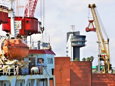 فروند کشتی حامل گندم وارداتی در راه بنادر شمال است