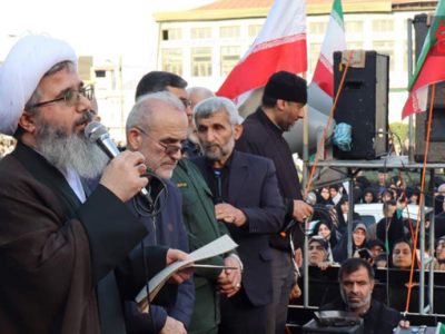 ایران مملکت امن است که مردم پای آن ایستادهاند