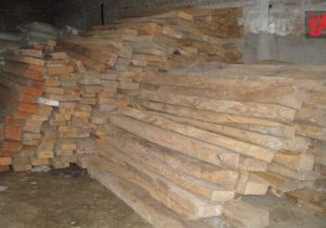 کشف بیش از ۱۰ مترمکعب چوب قاچاق راش و توسکا