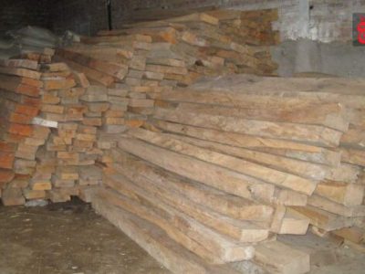 کشف بیش از ۱۰ مترمکعب چوب قاچاق راش و توسکا