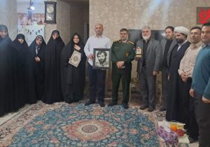 تکریم خانواده نخستین شهید حماسه ۶ بهمن آمل