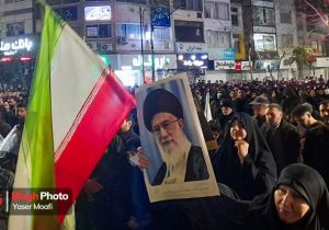 امت بیدار، پرچم افراشته