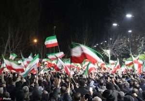 «مردم» رمز عبور از پیچهای تاریخی هستند