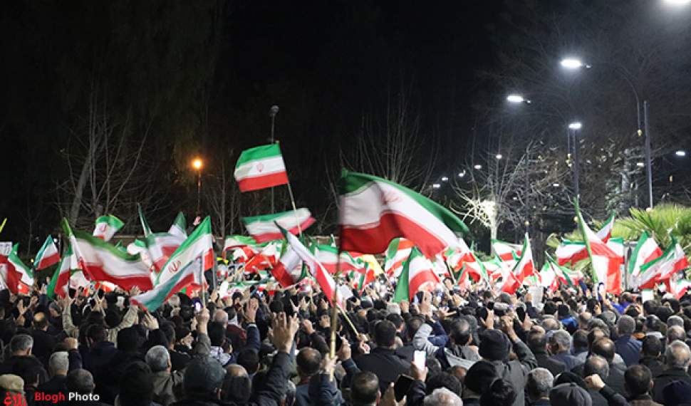 «مردم» رمز عبور از پیچ‌های تاریخی هستند