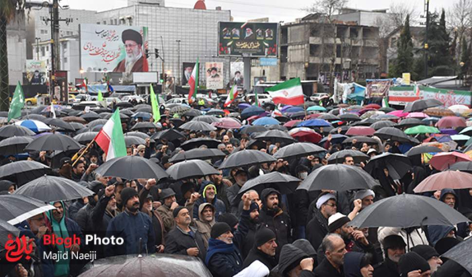 حضور مردم، ابهت دشمنان را در هم می‌شکند